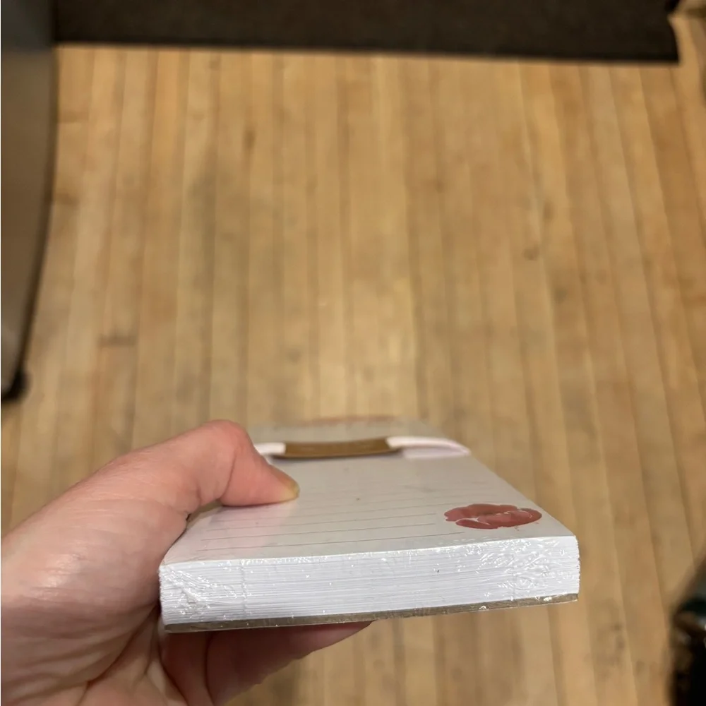NWT Magnetic Notepad “Mom’s List”